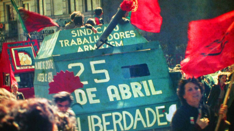 Manifestación por el aniversario de la Revolución de los Claveles, el 25 de abril de 1983.- Henrique Matos Manifestación por el aniversario de la Revolución de los Claveles, el 25 de abril de 1983.- Henrique Matos