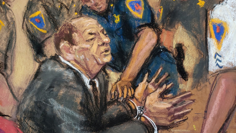 Dibujo difundido de Harvey Weinstein tras escuchar el veredicto por el que ha sido declarado culpable de abusos sexuales en un tribunal de Manhattan. /REUTERS Dibujo difundido de Harvey Weinstein tras escuchar el veredicto por el que ha sido declarado culpable de abusos sexuales en un tribunal de Manhattan. /REUTERS