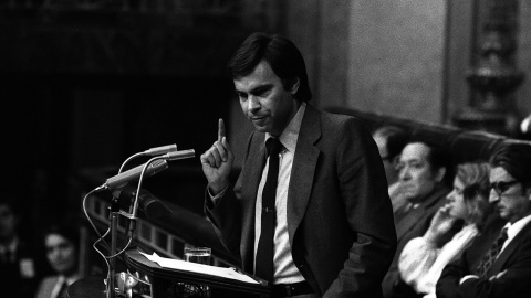 Felipe González durante la moción de censura al Gobierno de Adolfo Suárez Felipe González durante la moción de censura al Gobierno de Adolfo Suárez