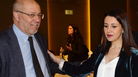 24/02/2020.- La presidenta y portavoz del Grupo de Ciudadanos en el Congreso de los Diputados, Inés Arrimadas (d), junto al vicepresidente de la Junta de Castilla y León, Francisco Igea (i), a su llegada esta mañana a un encuentro informativo organizad 24/02/2020.- La presidenta y portavoz del Grupo de Ciudadanos en el Congreso de los Diputados, Inés Arrimadas (d), junto al vicepresidente de la Junta de Castilla y León, Francisco Igea (i), a su llegada esta mañana a un encuentro informativo organizad