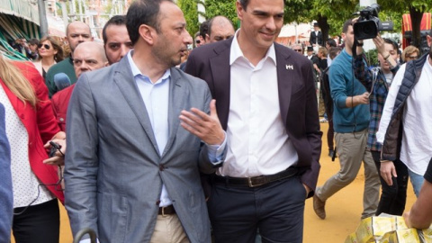 Alfonso Rodríguez Gómez de Celis y Pedro Sánchez en una fotografía de archivo. - EUROPA PRESS Alfonso Rodríguez Gómez de Celis y Pedro Sánchez en una fotografía de archivo. - EUROPA PRESS