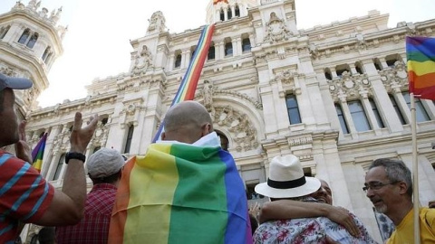 Madrid restringirá los aparcamientos en el centro y la entrada de camiones durante el Orgullo. EFE/Archivo Madrid restringirá los aparcamientos en el centro y la entrada de camiones durante el Orgullo. EFE/Archivo