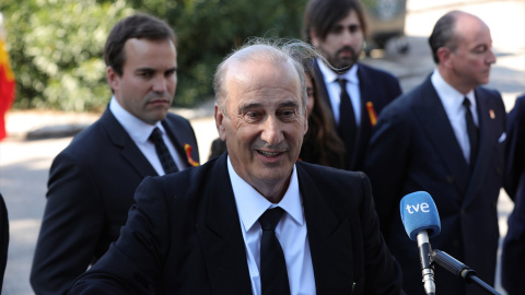 Francis Franco ofrece declaraciones a los medios tras la inhumación de los restos de su abuelo en el cementerio de El Pardo-Mingorrubio, en Madrid, el 24 de octubre de 2019. - Jesús Hellín / Europa Press.07 Francis Franco ofrece declaraciones a los medios tras la inhumación de los restos de su abuelo en el cementerio de El Pardo-Mingorrubio, en Madrid, el 24 de octubre de 2019.