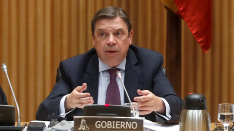 El ministro de Agricultura, Pesca y Alimentación, Luis Planas, comparece este lunes ante la comisión correspondiente en el Congreso para informar de los objetivos previstos en su agenda. EFE/ J.J. Guillén El ministro de Agricultura, Pesca y Alimentación, Luis Planas, comparece este lunes ante la comisión correspondiente en el Congreso para informar de los objetivos previstos en su agenda. EFE/ J.J. Guillén