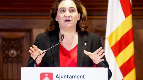 La alcaldesa de Barcelona, Ada Colau, durante su comparecencia este domingo en el Ayuntamiento de Barcelona para analizar la actualidad en Cataluña. EFE/Quique Garcia La alcaldesa de Barcelona, Ada Colau, durante su comparecencia este domingo en el Ayuntamiento de Barcelona para analizar la actualidad en Cataluña. EFE/Quique Garcia