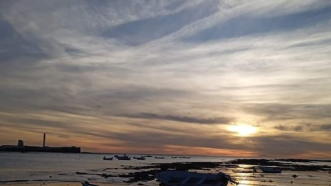 Barcas en la orilla de Cádiz.- Rafael Saldaña Barcas en la orilla de Cádiz.