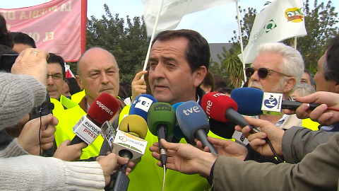 Agricultores de Sevilla se manifiestan para exigir solución al campo Agricultores de Sevilla se manifiestan para exigir solución al campo