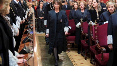 26/02/2020.- La nueva Fiscal General del Estado, Dolores Delgado (c) durante el acto de su toma de posesión celebrado este miércoles en la sede del Tribunal Supremo en Madrid. EFE/Fernando Alvarado/Pool 26/02/2020.- La nueva Fiscal General del Estado, Dolores Delgado (c) durante el acto de su toma de posesión celebrado este miércoles en la sede del Tribunal Supremo en Madrid. EFE/Fernando Alvarado/Pool