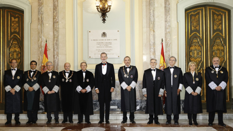 Fotografía de grupo de Su Majestad el Rey con los miembros de la Sala de Gobierno del Tribunal Supremo - © Casa de S.M. el Rey Fotografía de grupo de Su Majestad el Rey con los miembros de la Sala de Gobierno del Tribunal Supremo