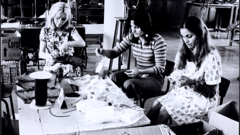 Presas en un taller de la prisión de mujeres de Barcelona. Pilar Aymerich/Cedida Presas en un taller de la prisión de mujeres de Barcelona. Pilar Aymerich/Cedida