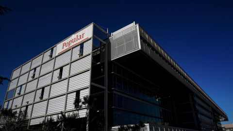 Vista de la fachada de la nueva sede del Banco Popular que se está terminando de construir en el madrileño barrio de San Blas. EFE/Emilio Naranjo Vista de la fachada de la nueva sede del Banco Popular que se está terminando de construir en el madrileño barrio de San Blas. EFE/Emilio Naranjo