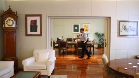 El ministro de Inclusión, Seguridad Social y Migraciones, José Luis Escrivá, en su despacho. REUTERS/Sergio Perez El ministro de Inclusión, Seguridad Social y Migraciones, José Luis Escrivá, en su despacho. REUTERS/Sergio Perez