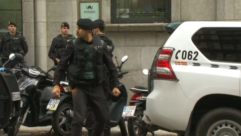 La Guàrdia Civil registra la seu de l'Autoritat Catalana de la Competència pel cas 3%. CCMA La Guàrdia Civil registra la seu de l'Autoritat Catalana de la Competència pel cas 3%. CCMA