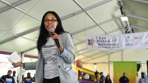 Shimica Gaskins, directora ejecutiva de la ONG Children’s Defense Fund, en un acto para promover la justicia social y económica en California. Foto: Cortesía de Mitch Haddad Shimica Gaskins, directora ejecutiva de la ONG Children’s Defense Fund, en un acto para promover la justicia social y económica en California. Foto: Cortesía de Mitch Haddad