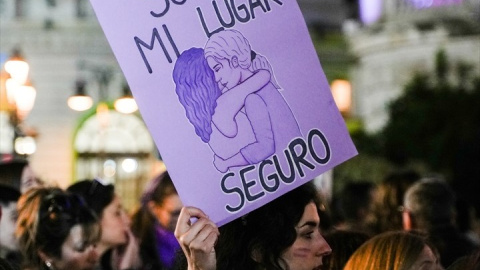 Una mujer sostiene un cartel durante la manifestación del 8M en Valencia. Imagen de archivo. Europa Press Una mujer sostiene un cartel durante la manifestación del 8M en Valencia. Imagen de archivo. Europa Press