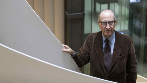 El profesor Vicenç Navarro, catedrático de Ciencias Políticas y Sociales de la Universidad Pompeu Fabra. / EFE El profesor Vicenç Navarro, catedrático de Ciencias Políticas y Sociales de la Universidad Pompeu Fabra. / EFE