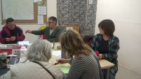 Banc comunitari de temps de Porta. Taller d'enquadernació Banc comunitari de temps de Porta. Taller d'enquadernació