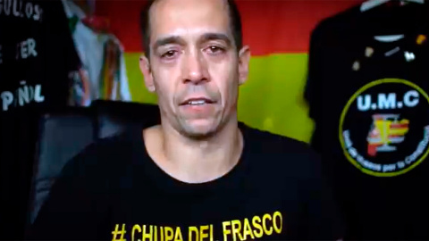 Alejandro León en el momento en que anuncia su "retirada" a través de su canal de YouTube en el que aparece como 'Jandro Lion'. Alejandro León en el momento en que anuncia su "retirada" a través de su canal de YouTube en el que aparece como 'Jandro Lion'.