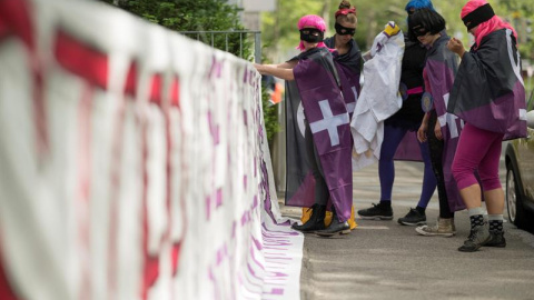 14/06/2019.- Mujeres protestan durante la huelga feminista en Berna, Suiza, este viernes. / EFE/ Alessandro Della Valle 14/06/2019.- Mujeres protestan durante la huelga feminista en Berna, Suiza, este viernes. / EFE/ Alessandro Della Valle