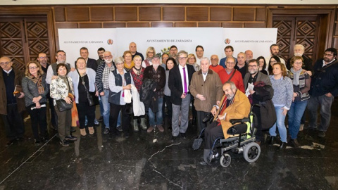 Representantes del movimiento memorialista, víctimas y cargos del ayuntamiento de Zaragoza, este jueves en el acto de presentación de la querella. / Daniel Marcos Representantes del movimiento memorialista, víctimas y cargos del ayuntamiento de Zaragoza, este jueves en el acto de presentación de la querella. / Daniel Marcos