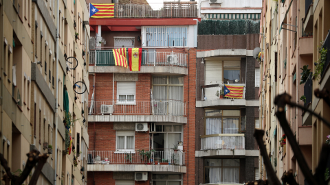 Balcones en Catalunya. / EFE Balcones en Catalunya. / EFE