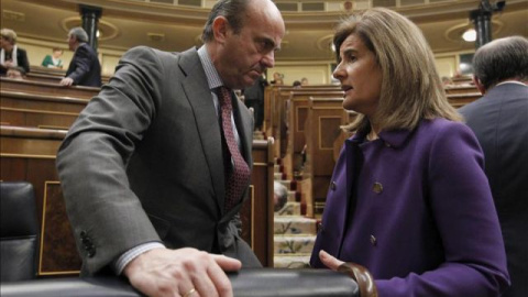 La ministra de Empleo, Fátima Báñez, con el ministro de Economía, Luis de Guindos. La ministra de Empleo, Fátima Báñez, con el ministro de Economía, Luis de Guindos.