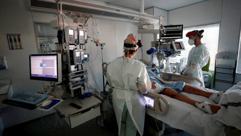 UCI del Complejo Hospitalario de Navarra. EFE/ Jesús Diges/Archivo UCI del Complejo Hospitalario de Navarra. EFE/ Jesús Diges/Archivo