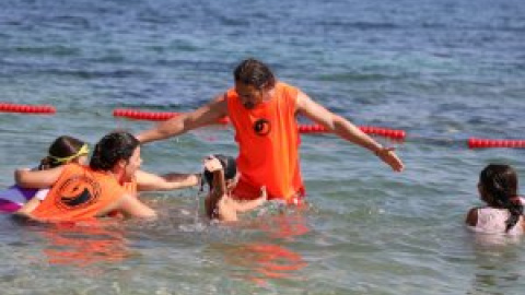 Clases de natación para las "vidas en pausa" de los refugiados en Lesbos Clases de natación para las "vidas en pausa" de los refugiados en Lesbos