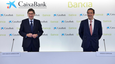 El presidente de Bankia, que será presidente ejecutivo de la nueva entidad, José Ignacio Goirigolzarri, y el consejero delegado de CaixaBank, que será consejero delegado de la nueva entidad, Gonzalo Gortázar, durante la rueda de prensa para presentar El presidente de Bankia, que será presidente ejecutivo de la nueva entidad, José Ignacio Goirigolzarri, y el consejero delegado de CaixaBank, que será consejero delegado de la nueva entidad, Gonzalo Gortázar, durante la rueda de prensa para presentar