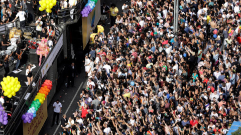 Una gran multitud desfiló por la avenida Paulista de Sao Paulo en la celebración del Orgullo Gay. REUTERS/Paulo Whitaker