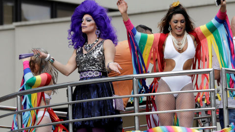 Las carrozas llenaron de color las calles de Sao Paulo en la manifestación del Orgullo Gay. REUTERS/Paulo Whitaker