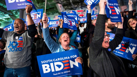 29/02/2020. -Ciudadanos estadounidenses durante un acto de campaña de Joe Biden. / EFE - JIM LO SCALZO 29/02/2020. -Ciudadanos estadounidenses durante un acto de campaña de Joe Biden. / EFE - JIM LO SCALZO