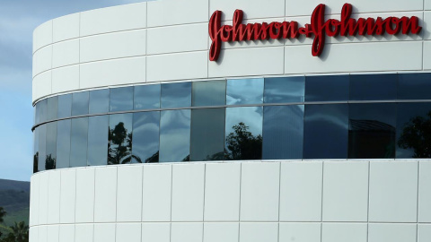 El edificio de la farmacéutica Johnson & Johnson, en la localidad californiana de Irvine (EEUU). REUTERS/Mike Blake El edificio de la farmacéutica Johnson & Johnson, en la localidad californiana de Irvine (EEUU). REUTERS/Mike Blake