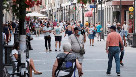 Calle mayor de Triana de Las Palmas de Gran Canaria, una de las vías comerciales más transitadas de la ciudad. EFE/Ángel Medina G./Archivo Calle mayor de Triana de Las Palmas de Gran Canaria, una de las vías comerciales más transitadas de la ciudad. EFE/Ángel Medina G./Archivo
