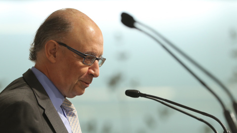 El ministro de Hacienda, Cristóbal Montoro, durante su intervención en un desayuno informativo.EFE/J.J.Guillén El ministro de Hacienda, Cristóbal Montoro, durante su intervención en un desayuno informativo.EFE/J.J.Guillén