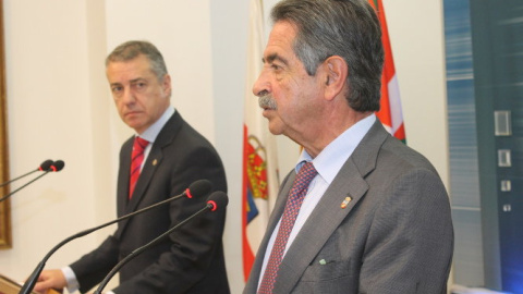 El presidente de Cantabria, Miguel Ángel Revilla, junto al lehendakari, Íñigo Urkullu, en una imagen de archivo. El presidente de Cantabria, Miguel Ángel Revilla, junto al lehendakari, Íñigo Urkullu, en una imagen de archivo.