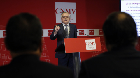 El presidente de la CNMV, Sebastián Albella, en la presentación del plan de actividades del regulador de la bolsa española. EFE El presidente de la CNMV, Sebastián Albella, en la presentación del plan de actividades del regulador de la bolsa española. EFE