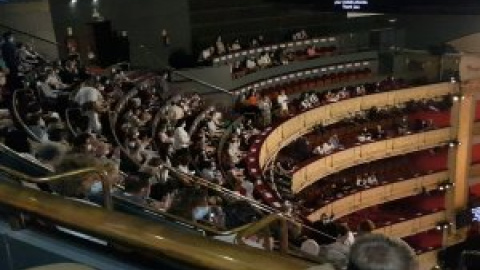 El Teatro Real suspende una función por las quejas de los espectadores por falta de distancia de seguridad El Teatro Real suspende una función por las quejas de los espectadores por falta de distancia de seguridad