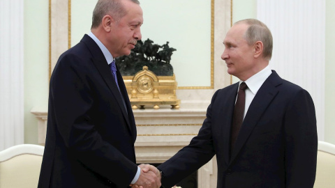 05/03/2020 - El presidente ruso Vladimir Putin y su homólogo turco Recep Tayyip Erdogan durante una reunión. / EFE 05/03/2020 - El presidente ruso Vladimir Putin y su homólogo turco Recep Tayyip Erdogan durante una reunión. / EFE