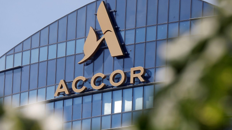 El logotipo del grupo hotelero francés Accor en su sede de Issy-les-Moulineaux, cerca de París. REUTERS/Charles Platiau El logotipo del grupo hotelero francés Accor en su sede de Issy-les-Moulineaux, cerca de París. REUTERS/Charles Platiau