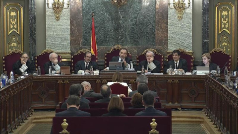 26/02/2019.- Imagen de la señal institucional del Tribunal Supremo durante la declaración de la expresidenta del Parlament Carme Forcadell este martes en el juicio del "procés". EFE/Tribunal Supremo 26/02/2019.- Imagen de la señal institucional del Tribunal Supremo durante la declaración de la expresidenta del Parlament Carme Forcadell este martes en el juicio del "procés". EFE/Tribunal Supremo
