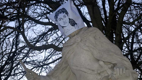 Estatua de Madrid amanece con un rostro de mujer