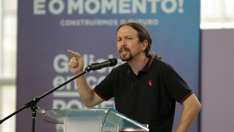 El secretario general de Podemos, Pablo Iglesias, participa este domingo por primera vez en la campaña gallega para arropar al candidato de la coalición En Común-Anova Mareas, Antón Gómez-Reino, que es el líder del partido morado en la Comunidad. EF El secretario general de Podemos, Pablo Iglesias, participa este domingo por primera vez en la campaña gallega para arropar al candidato de la coalición En Común-Anova Mareas, Antón Gómez-Reino, que es el líder del partido morado en la Comunidad. EF