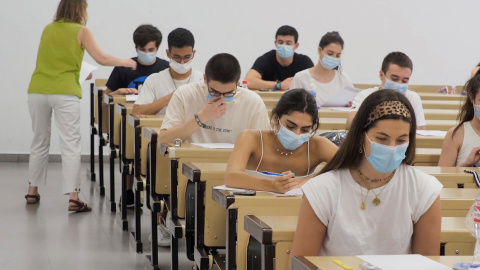 Varios alumnos realizan los exámenes de Evaluación de Bachillerato para el Acceso a la Universidad (EBAU) en Valladolid.EFE/ R. García Varios alumnos realizan los exámenes de Evaluación de Bachillerato para el Acceso a la Universidad (EBAU) en Valladolid.EFE/ R. García