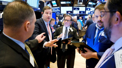09/03/2020.- Operaciones de Wall Street, en un lunes negro por el miedo al coronavirus. / EFE - JUSTIN LANE