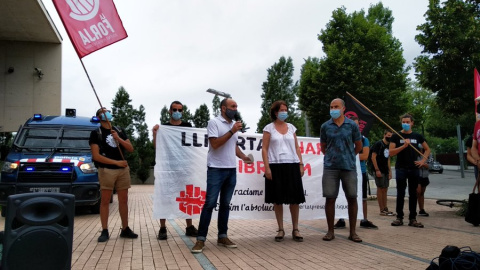 Una imatge de la concentració de suport a l'Ibrahim i Charaf dimarts, dia de l'inici del judici, celebrat a Girona. @ICheraf Una imatge de la concentració de suport a l'Ibrahim i Charaf dimarts, dia de l'inici del judici, celebrat a Girona. @ICheraf