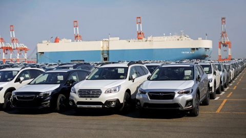 Automóviles de Subaru esperan ser exportados en un puerto de Yokohama (Japón). REUTERS / Toru Hanai Automóviles de Subaru esperan ser exportados en un puerto de Yokohama (Japón). REUTERS / Toru Hanai