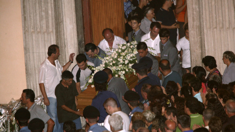 Funeral en San Luca por el asesinato de seis miembros de la familia Vottari en una pizzería en Alemanía. - AFP Funeral en San Luca por el asesinato de seis miembros de la familia Vottari en una pizzería en Alemanía. - AFP