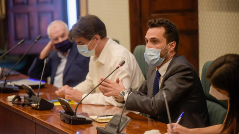 D'esquerra a dreta, el líder del grup municipal d'ERC a Barcelona, Ernest Maragall, el president del grup parlamentari, Sergi Sabrià, el president del Parlament, Roger Torrent, i la portaveu nacional d'ERC, Marta Vilalta, durant una roda de premsa per v D'esquerra a dreta, el líder del grup municipal d'ERC a Barcelona, Ernest Maragall, el president del grup parlamentari, Sergi Sabrià, el president del Parlament, Roger Torrent, i la portaveu nacional d'ERC, Marta Vilalta, durant una roda de premsa per v