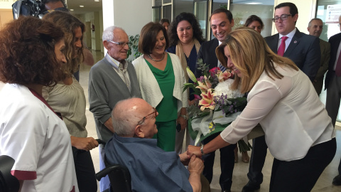 Susana Díaz en una visita a la residencia para personas mayores Fundomar Los Bermejales Susana Díaz en una visita a la residencia para personas mayores Fundomar Los Bermejales